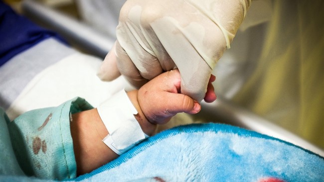 راز وحشتناک مامای ایرانی درباره سرقت ۱۱ نوزاد از یک بیمارستان در تهران فاش شد.