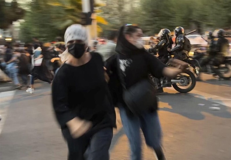 تأملاتی درباره نوجوان حاضر در اغتشاشات: کنشهای اخیر نوجوانان، تبعه «هویتیابی» آنان است