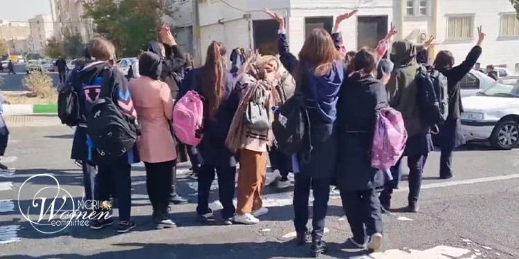 در ۶۱مین روز، زنان پیشتاز ایران جلودار اعتراضات در سالگرد قیام آبان ۹۸