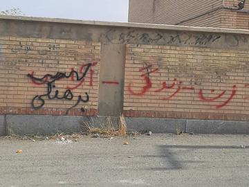 «فرزاد رحیمی» در حین فیلمبرداری از این حرکت نیروهای امنیتی بازداشت شد «فرزاد رحیمی» در حین فیلمبرداری از این حرکت نیروهای امنیتی بازداشت شد