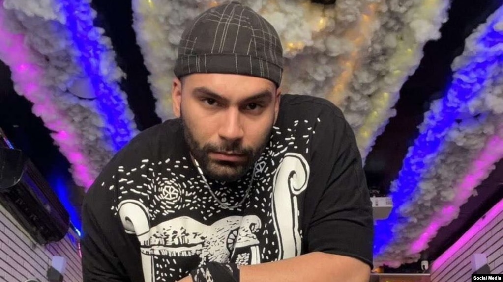 دانشجویان دانشکده فنی دختران سنندج پس از اعدام محسن شکاری با سردادن شعارهایی چون «محسن ما رو بردن، جنازه‌اش رو آوردن» به اعدام این معترض جوان اعتراض کردند