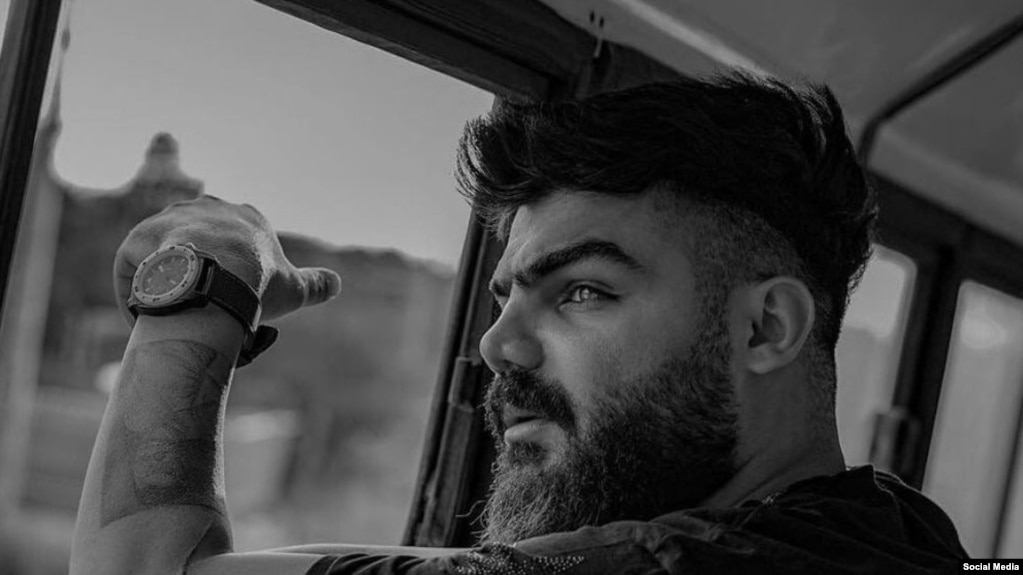 سامان یاسین، خواننده رپ اهل کرمانشاه و ساکن تهران