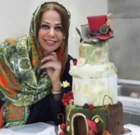 نزدیکان عاطفه شماسی هنرمند دکوراتور کیک ساکن اهواز که از تاریخ ۱۵ آذرماه به دست ماموران امنیتی بازداشت شده است می‌گویند دستگاه قضایی بصورت عامدانه از تعیین تکلیف این زندانی ممانعت می‌کند.