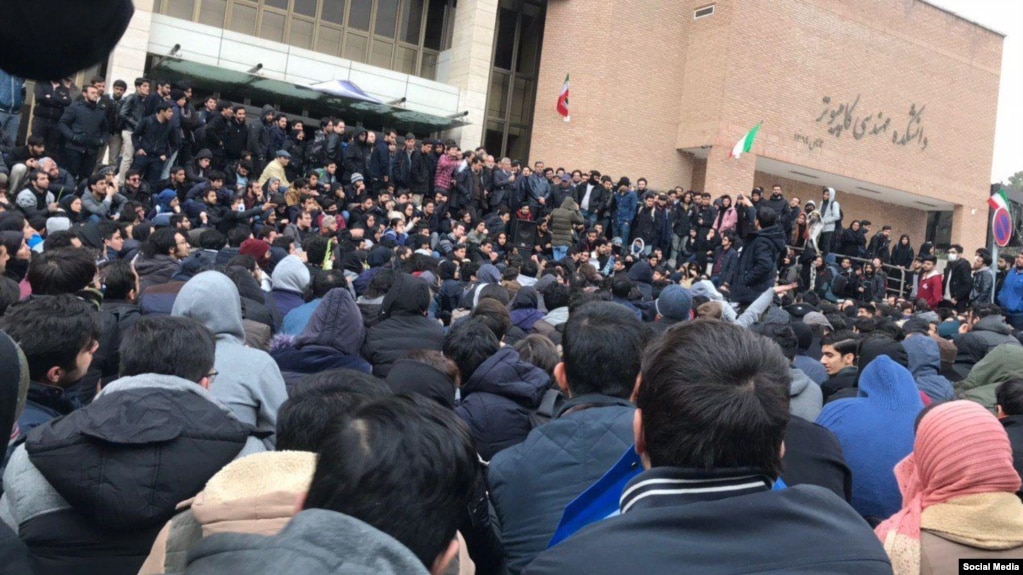 از تجمعات دانشجویی در ایران طی اعتراضات «زن زندگی آزادی»
