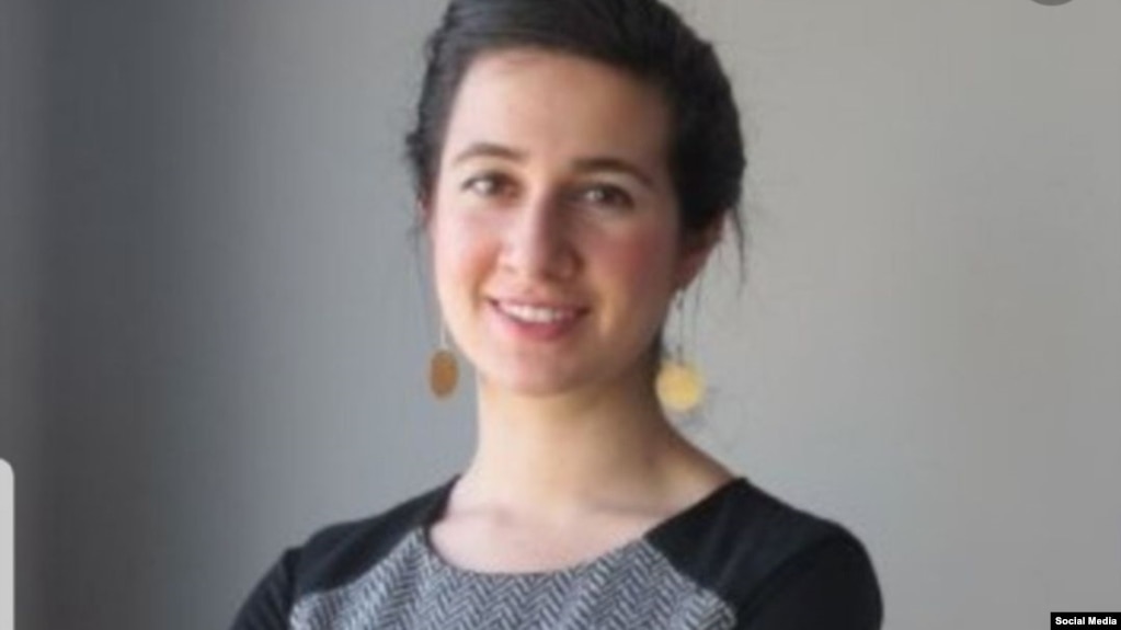 نیلوفر بیانی