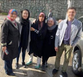 فائزه هاشمی٬ زندانی سیاسی٬ ساعتی پیش از بند نسوان زندان اوین به مرخصی آمد.