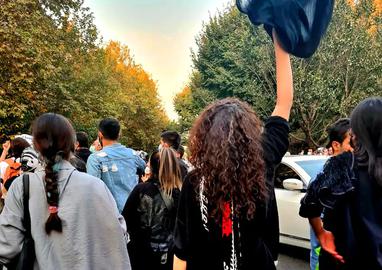 تجمع فعالان حقوق زنان گیلان در اعتراض به مسموم‌سازی دانش‌آموزان