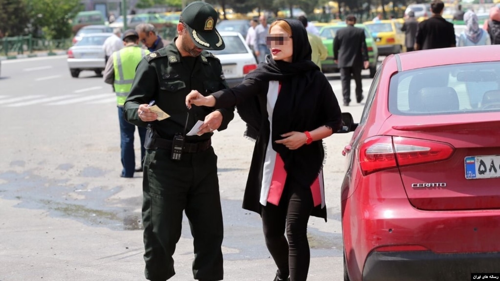 در ایران به دلیل رعایت نکردن حجاب اجباری در برخی اتومبیلها، مالکان آن از سوی نیروهای انتظامی پیامک تهدید دریافت میکنند.