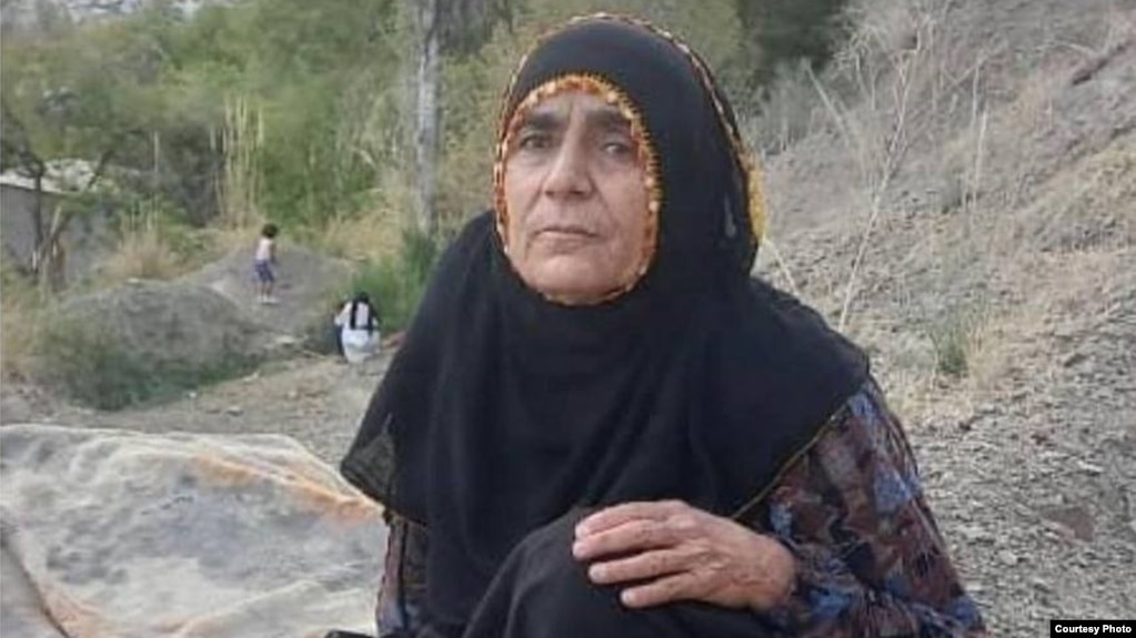 کلثوم افتادهپور، زن ۵۹ سالهای، که در درگیری بر سر حجاب اجباری در باغ شازده ماهان کرمان جان باخت