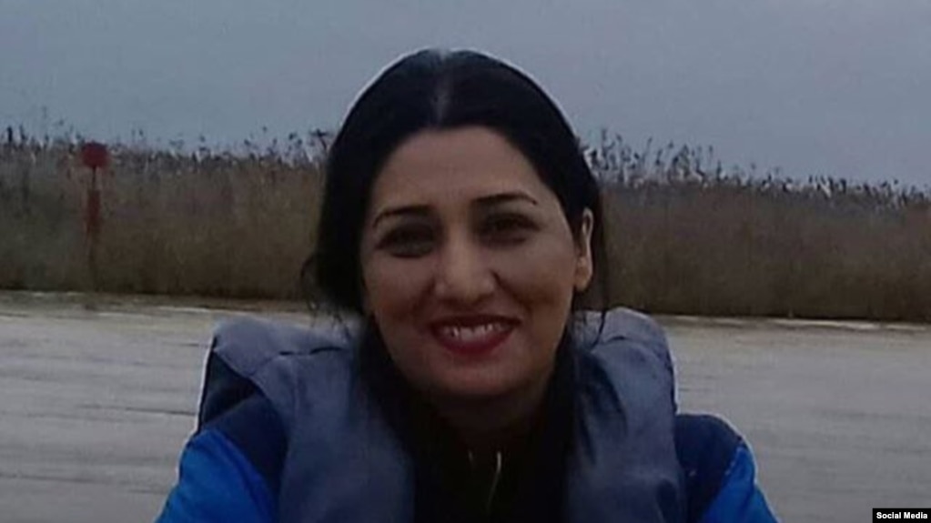 زهره صیادی در استان سیستانوبلوچستان به کودکانی که شناسنامه نداشتند در چادر آموزش میداد. او در حومه تهران نیز فعالیتهای مشابه داشت