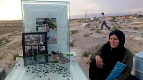 بازداشت اعضای خانواده ابوالفضل آدینهزاده، از جانباختگان اعتراضات سراسری