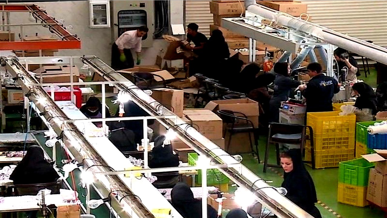 نقض حقوق کارگران زن کارخانه‌های لامپ بانه؛ الزام ارائه رضایت‌نامه رسمی همسر